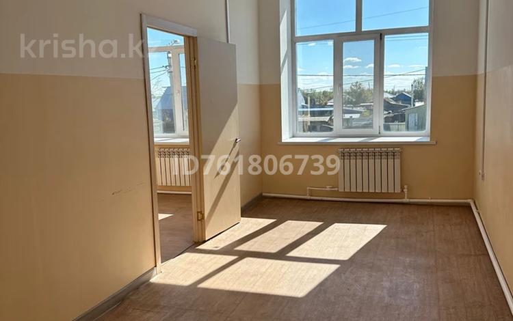 Свободное назначение, офисы, медцентры и аптеки, образование · 1000 м² за 122 млн 〒 в Петропавловске — фото 2