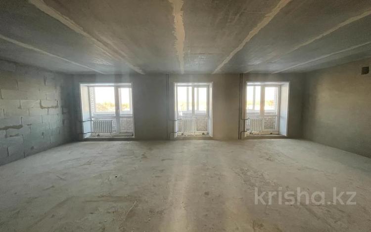 3-комнатная квартира, 92.7 м², 3/3 этаж, Алтын Дала за ~ 25.5 млн 〒 в Петропавловске — фото 2