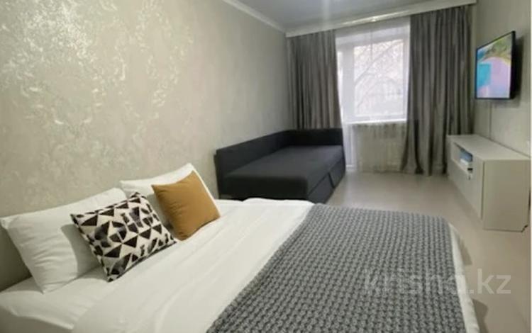 1-комнатная квартира · 33 м² · 3/5 этаж, мкр Новый Город, Ерубаева 51 — Ерубаева -Нуркена Абдирова за 10 000 〒 в Караганде, Казыбек би р-н — фото 2