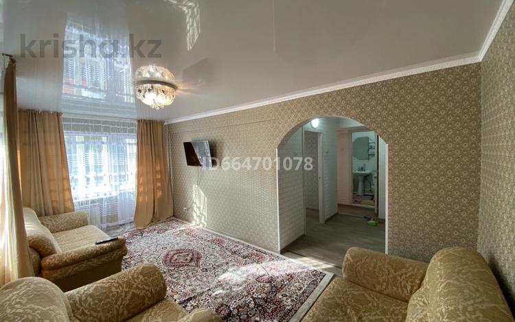 2-комнатная квартира, 60 м², 3/5 этаж посуточно, Кабанбай батыр за 10 000 〒 в Усть-Каменогорске — фото 2