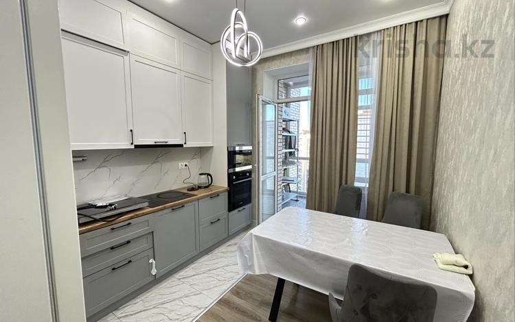 2-комнатная квартира · 62 м² · 12/12 этаж, Чингиз Айтматов за 300 000 ₸ в Астане, Нура р-н — фото 2