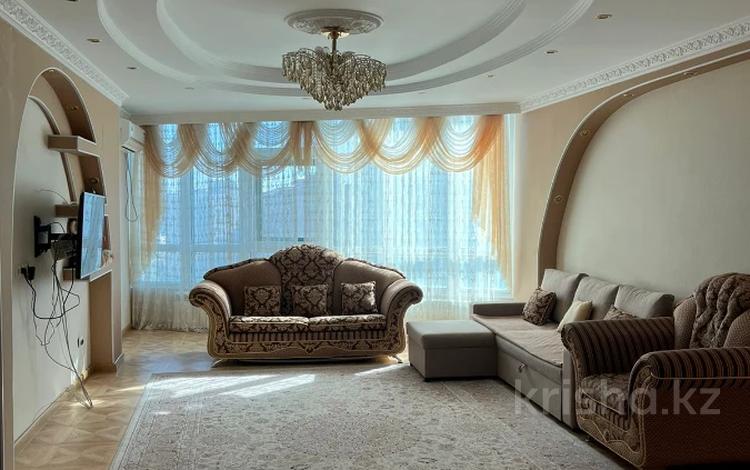 4-комнатная квартира · 165 м² · 10/25 этаж, мкр 11 112Б за 40 000 〒 в Актобе — фото 28