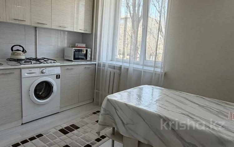 1-комнатная квартира · 35 м² · 2/5 этаж, Байзак батыра 187 — Айтиева за 15 000 ₸ в Таразе — фото 2