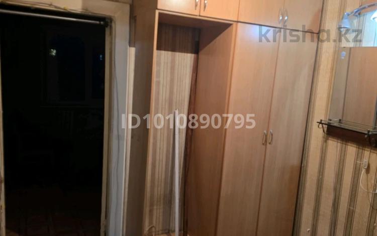 3-комнатная квартира · 63 м² · 3/5 этаж, Майкудук, Майкудук, 16й микрорайон 16 — Магазин Рахат за 11.5 млн ₸ в Караганде, Алихана Бокейханова р-н — фото 2