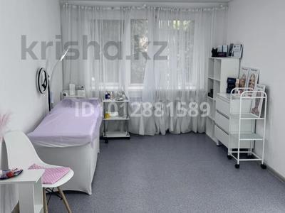 Салоны красоты, медцентры и аптеки, кабинеты и рабочие места, студии · 20 м² за 50 000 ₸ в Караганде, Казыбек би р-н