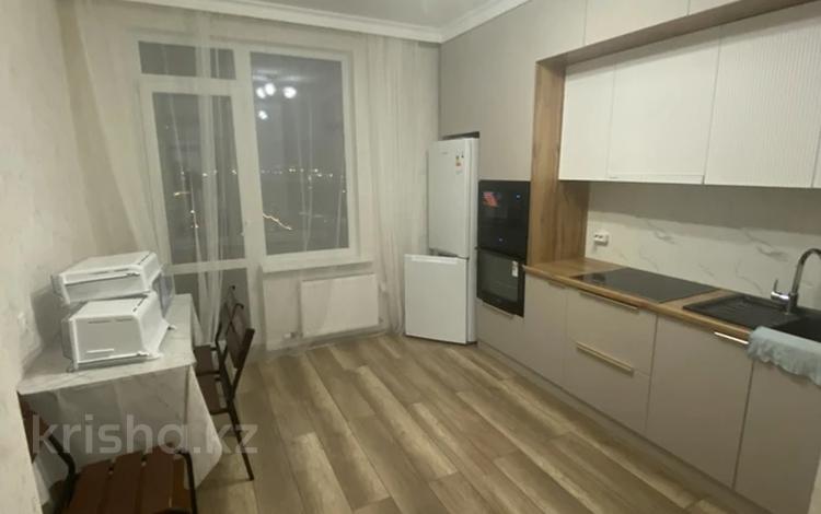 1-комнатная квартира · 45 м², Кабанбай батыра 38/1, 38/2, 38/3 за 270 000 ₸ в Астане, Есильский р-н — фото 2