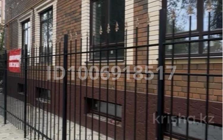 Свободное назначение, офисы, магазины и бутики, салоны красоты, медцентры и аптеки, образование, развлечения · 130.2 м² за 80 млн 〒 в Уральске — фото 2