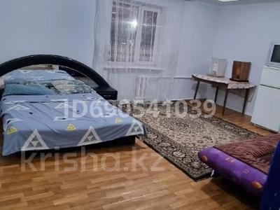 1-бөлмелі пәтер, 45 м², 2/5 қабат тәулігіне, Яссауи 108, бағасы: 5 000 〒 в Кентау