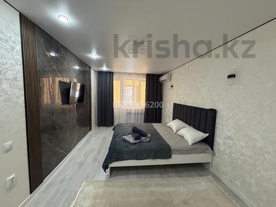 1-бөлмелі пәтер · 38 м² · 1/5 қабат, мкр 8, Мкр 8, 101 стр. бр — 8 мкр , рынок Алтай . 101стр. бр, бағасы: 2 500 〒 в Актобе