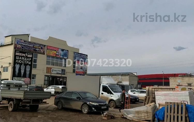 Дүкендер мен бутиктер, қоймалар · 45 м², бағасы: 1 млн ₸ в Уральске, мкр Школьник — фото 2
