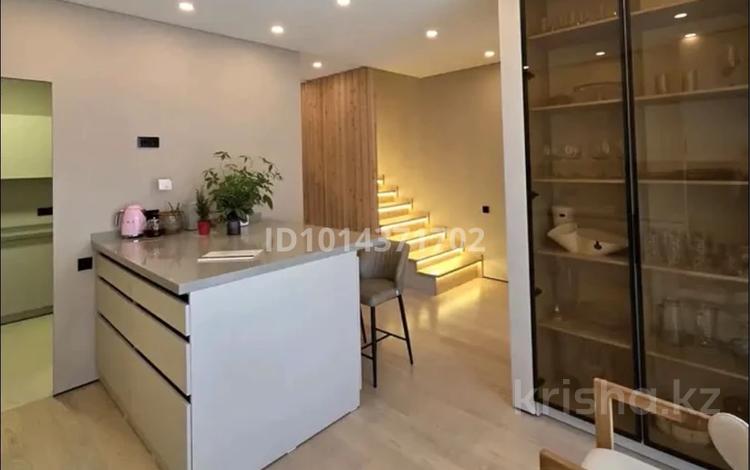 4-бөлмелі пәтер · 220 м² · 3/3 қабат, Көлсай ш/а., Кайсенова 4, бағасы: ~ 2.7 млн ₸ в Алматы, Медеуский р-н — фото 2