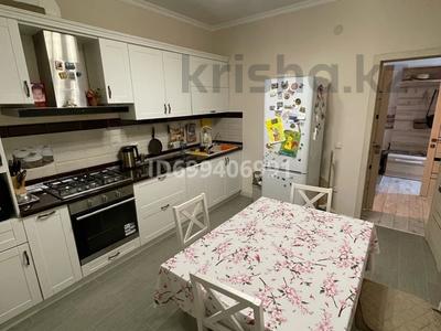 3-комнатная квартира · 90 м² · 8/10 этаж, мкр Нурсая, Таумуш Жумагалиев 15 за 330 000 〒 в Атырау