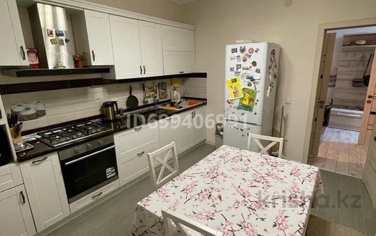 3-бөлмелі пәтер · 90 м² · 8/10 қабат, Нұрсая ш/а., Таумуш Жумагалиев 15, бағасы: 330 000 ₸ в Атырау, мкр Нурсая — фото 2