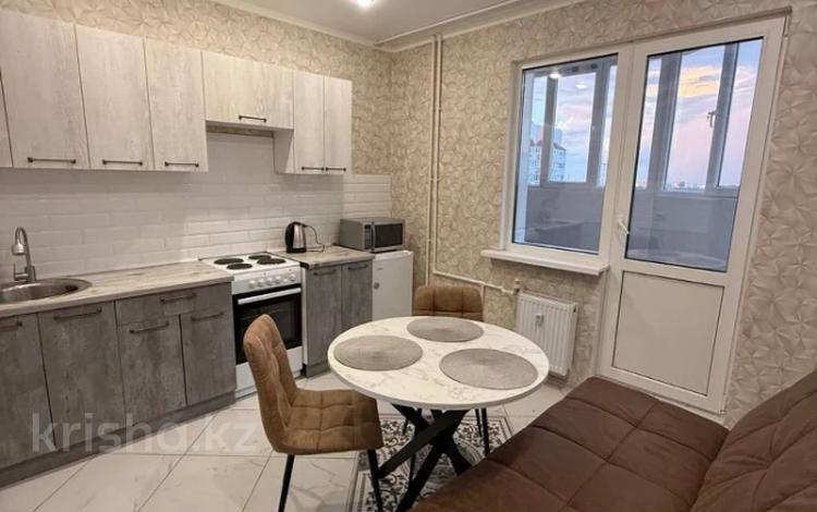 1-бөлмелі пәтер · 41 м² · 12/18 қабат, Достык 8/4 — Абу-Даби Плаза, бағасы: 10 000 ₸ в Астане, Есильский р-н — фото 2
