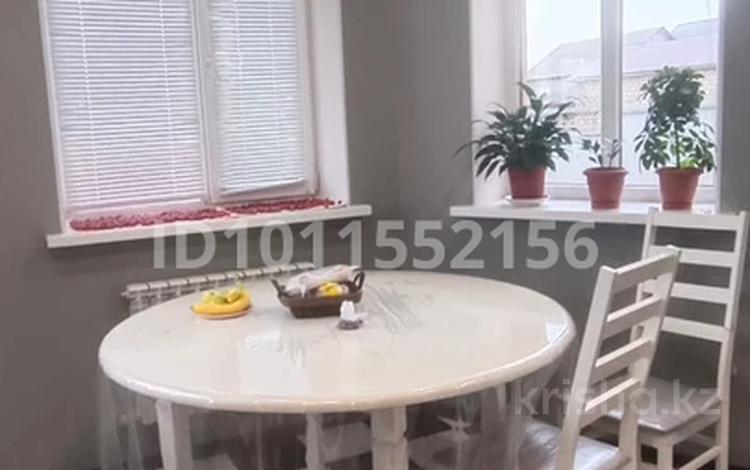 Отдельный дом · 4 комнаты · 140 м² · 140 сот., мкр Акжайык, Акжайык Тендик 110 — 12 кошеден киргенде за 30 млн ₸ в Атырау — фото 2