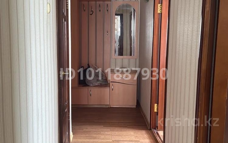 2-бөлмелі пәтер · 49 м² · 2/2 қабат, 2-й мкр. 7, бағасы: 12 млн ₸ в Аксае — фото 2