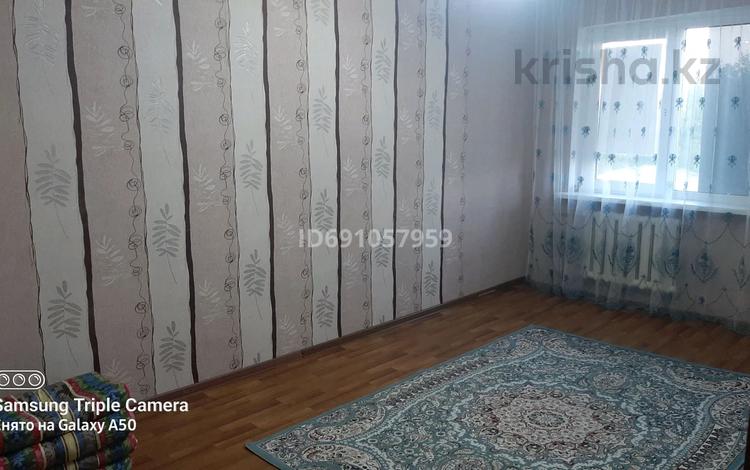 1-комнатная квартира, 37 м², 2/5 этаж, Мухамеджанова 6 за 8 млн 〒 в Балхаше — фото 2