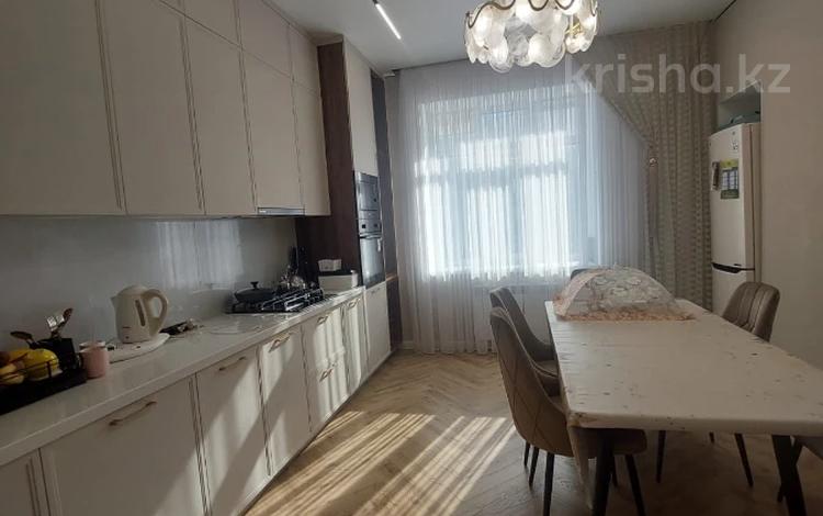 3-комнатная квартира · 107 м² · 3/5 этаж, мкр. Алтын орда за 54.5 млн ₸ в Актобе — фото 2