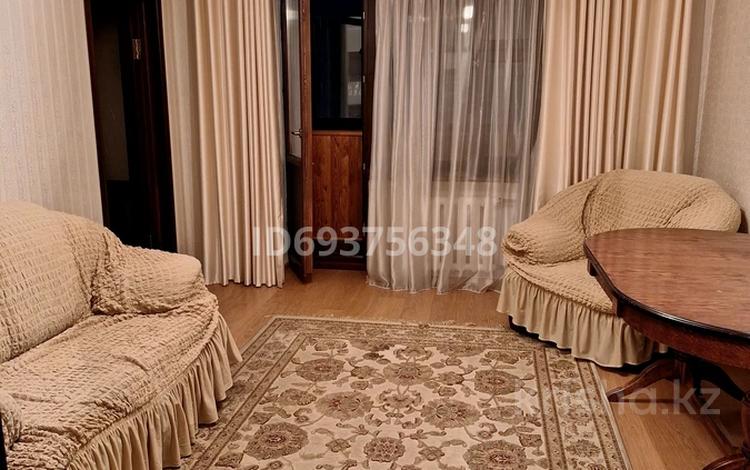 3-бөлмелі пәтер · 65 м² · 3/5 қабат, Ихсанова 52, бағасы: 200 000 ₸ в Уральске, мкр Школьник — фото 2