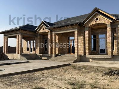 Отдельный дом · 6 комнат · 320 м² · 10 сот., ОЙСЫЛ ҚАРА 176 — ЖАҢА ҚАЛА, ЖІБЕК ЖОЛЫ ПАРКІ, ЕСИМХАН ДАҢҒЫЛЫ, СТАДИОН, АТШАБАР за 42.5 млн ₸ в Туркестане