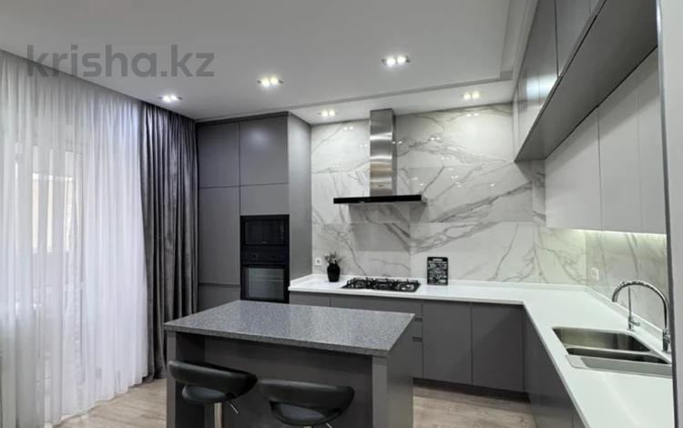 4-комнатная квартира · 190 м² · 3/7 этаж, мкр. Алтын орда 19м за 70.9 млн ₸ в Актобе — фото 2