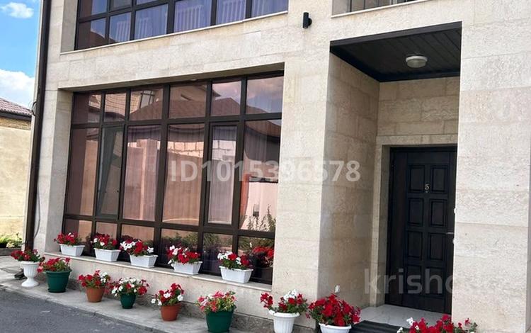 4-комнатная квартира · 150.1 м² · 1/2 этаж, мкр Кунгей , Игилик би 7 за 74 млн ₸ в Караганде, Казыбек би р-н — фото 2