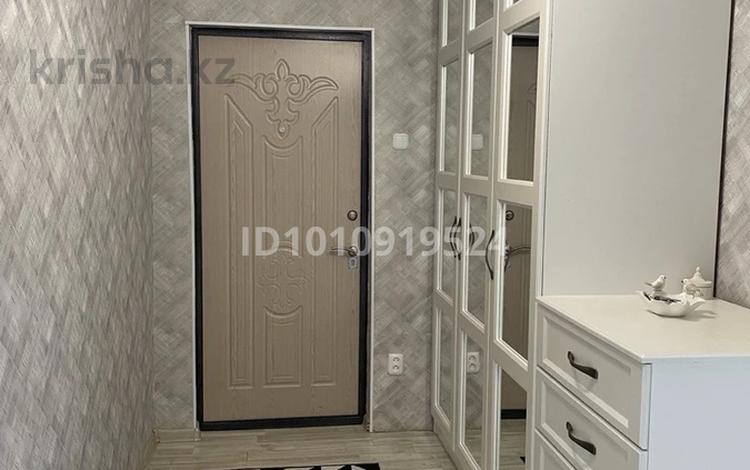 3-бөлмелі пәтер · 70 м² · 5/9 қабат, 5 микрорайон 8, бағасы: 200 000 ₸ в Аксае — фото 2