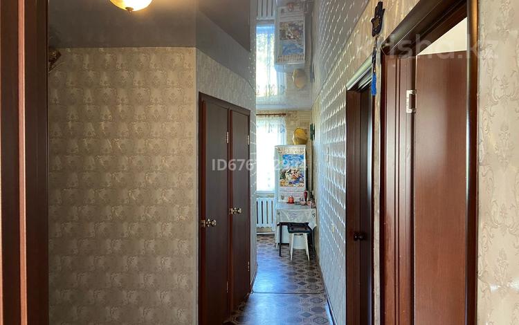 3-бөлмелі пәтер, 62 м², 5/5 қабат, Майкудук, 17й микрорайон 51, бағасы: 14 млн 〒 в Караганде, Алихана Бокейханова р-н — фото 2