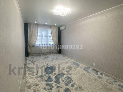 2-бөлмелі пәтер · 60 м² · 6/9 қабат, Ескі аэропорт ш/а., Самал, бағасы: 24 млн ₸ в Уральске, мкр Старый Аэропорт
