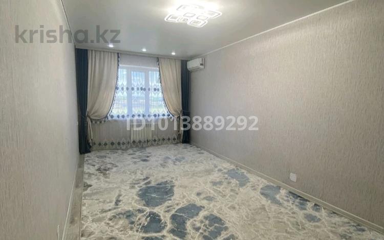 2-бөлмелі пәтер · 60 м² · 6/9 қабат, Ескі аэропорт ш/а., Самал, бағасы: 24 млн ₸ в Уральске, мкр Старый Аэропорт — фото 2