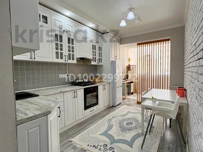Пәтерлер в Мангистауской обл.: 2-бөлмелі пәтер · 72 м² · 5/5 қабат, 17-й мкр 102, бағасы: 22 млн 〒 2-бөлмелі пәтер · 72 м² · 5/5 қабат, 17-й мкр 102, бағасы: 22 млн 〒 в Актау