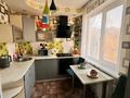 2-бөлмелі пәтер · 60 м² · 3/5 қабат, Ихсанова 109 — Школьник, бағасы: 13 000 ₸ в Уральске, мкр Школьник — фото 4
