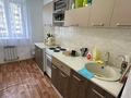 2-бөлмелі пәтер · 60 м² · 2/5 қабат, Улица Строителей 42, бағасы: 15 млн ₸ в Аксу — фото 4
