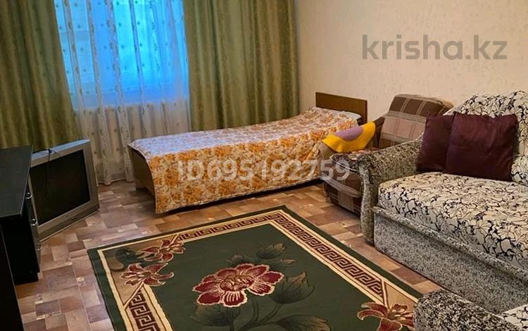 3-бөлмелі пәтер · 70 м² · 2/9 қабат, 4 микрорайон 40, бағасы: 180 000 ₸ в Аксае — фото 2