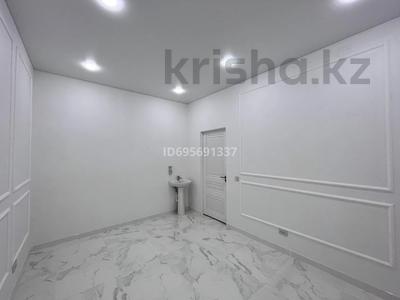Салоны красоты, кабинеты и рабочие места, студии · 15 м² за 100 000 ₸ в Актобе