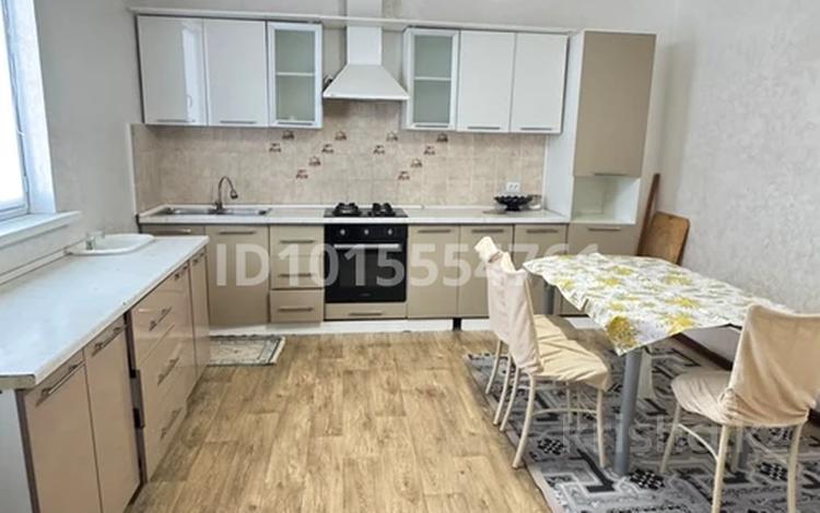 Отдельный дом · 4 комнаты · 150 м² · 200 сот., мкр Мунайшы, Неверева 43А — Университет нефти и газа за 230 000 ₸ в Атырау — фото 2