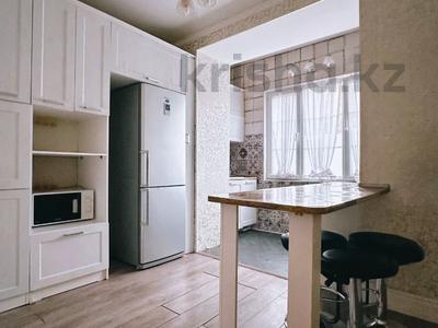 3-комнатная квартира, 90 м², 1/5 этаж, мкр Самал-1 38 за 75 млн 〒 в Алматы, Медеуский р-н