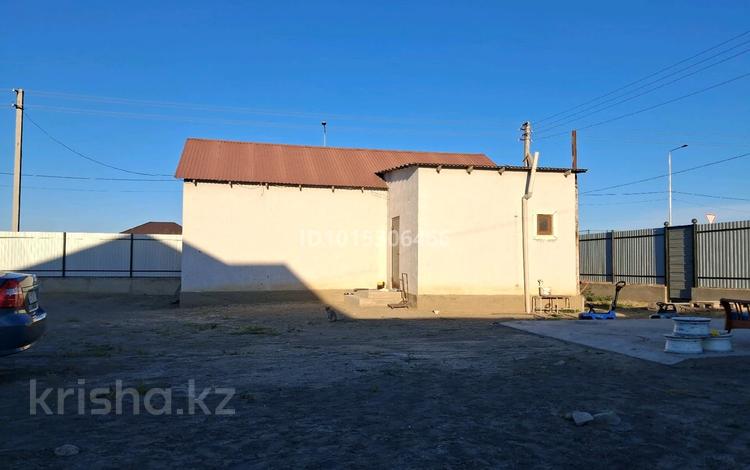 Дача · 3 комнаты · 70 м² · 8 сот., мкр Ракуша, Тауихи Ахтанов 3 за 17 млн ₸ в Атырау — фото 2