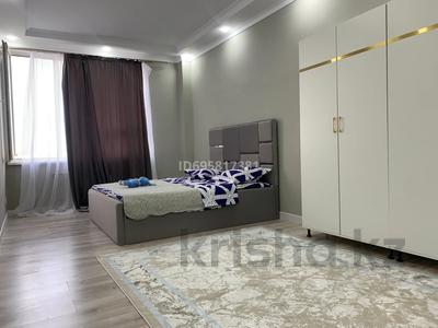 2-комнатная квартира, 100 м², 3/7 этаж посуточно, Сатпаева 39а — Сатпаева и Абулхаир Хана за 15 000 〒 в Атырау