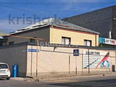 Отдельный дом · 5 комнат · 133 м² · 3.8 сот., 11-й микрорайон, 11-й микрорайон, улица Желтоксан продается дом действующим магазином 207 — Кафе Парвиз за 120 млн 〒 в Шымкенте, Енбекшинский р-н