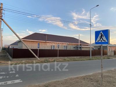 Отдельный дом · 2 комнаты · 80 м² · 8 сот., мкр Кайнар, Акбай Бурбаев 6 за 18 млн 〒 в Атырау