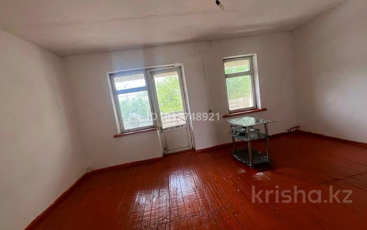 1-бөлмелі пәтер · 35 м² · 2 қабат, М.Әуезов Б/Н32 — Мектепке қарама-қарсы пәтердің 2 ші қабаты, бағасы: 3 млн ₸ в  — фото 2