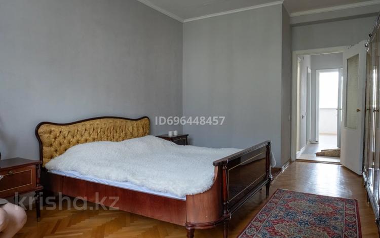 3-комнатная квартира, 87 м² помесячно, Тулебаева 114