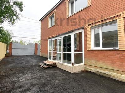 Жер үй мен саяжайлар в Костанайской обл.: Жеке үй · 4 бөлме · 150 м² · 5.5 сот., Ул.Дулатова 212 — Строймагазин 12 месяцев, бағасы: 39 млн 〒 Жеке үй · 4 бөлме · 150 м² · 5.5 сот., Ул.Дулатова 212 — Строймагазин 12 месяцев, бағасы: 39 млн 〒 в Костанае