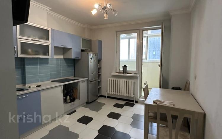 2-комнатная квартира, 64 м², 8/16 этаж, Абая 8 — Сарыарка