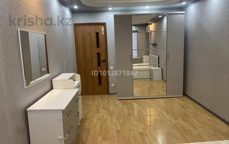 2-комнатная квартира · 54 м² · 4/5 этаж, мкр Аксай-3А 46 за 280 000 ₸ в Алматы, Ауэзовский р-н — фото 2