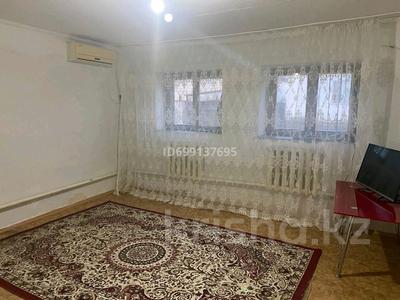 Отдельный дом · 2 комнаты · 50 м², мкр Байтак-2, Байтақ 2 14 за 60 000 〒 в Атырау