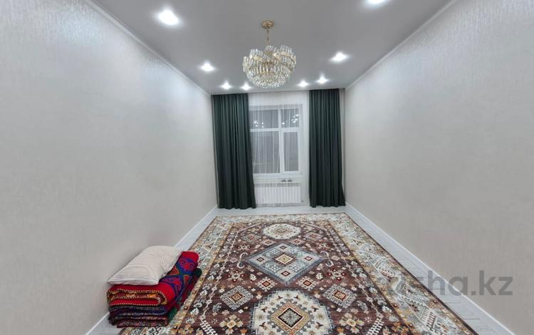 3-комнатная квартира · 79 м² · 1/6 этаж, Майкудук, Мкр Голубые пруды за 38.5 млн ₸ в Караганде, Алихана Бокейханова р-н — фото 2