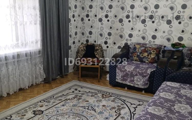 2-комнатная квартира, 46 м², 1/5 этаж, самал 11 за 13 млн 〒 в Талдыкоргане, мкр Самал — фото 2