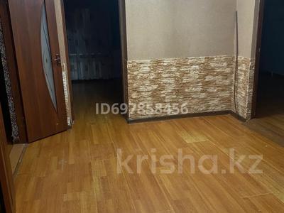 4-комнатная квартира, 82 м², 1/5 этаж помесячно, мкр Аксай-3Б — Толе би за 400 000 〒 в Алматы, Ауэзовский р-н